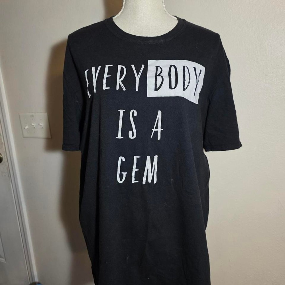 Gem‎ Tee